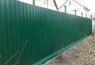 Как построить забор на даче своими руками из профлиста
